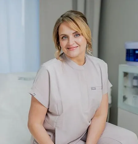 bilden visar en bild på Liudmyla Shrol - Hudspecialist